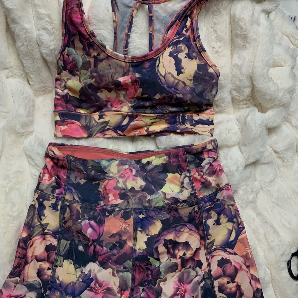 NWOT Jessica Simpson Sports Bra and Shorts Set Floral Sm-Med
